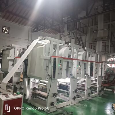 Filmi çıkartma makinesinin çapı 55mm 2 veya 65mm 2mm Film çıkartma makinesinin toplam gücü 11-21kw Plastik film çıkartma kapasitesi 100 ila 500 Kg / saat