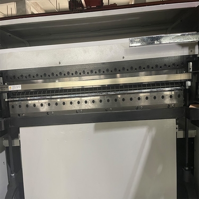 HJ-1400 Bilgisayar Çapraz Kesme Makinesi Servo Motor Kontrollü Yüksek Hızlı 1400mm a4 kağıt kesme için dilme kesme