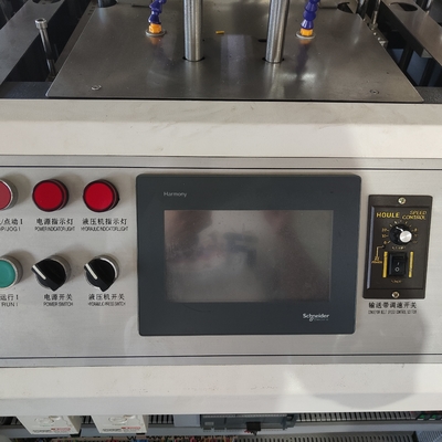 Tek Kullanımlık Öğle Yemeği Kutusu Karton Makinesi Sıcak Eriyik Yapıştırıcı Prosesi