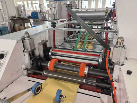 Çanta Doldurma ve Kesme Makinesi Kraft Kağıt Çanta Yapma Makinesi 420 ila 600 mm Çanta Genişliği ve 400 Mesh Keramik Baskı Roleri