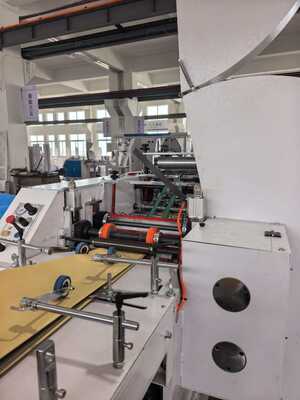 Çanta Doldurma ve Kesme Makinesi Kraft Kağıt Çanta Yapma Makinesi 420 ila 600 mm Çanta Genişliği ve 400 Mesh Keramik Baskı Roleri