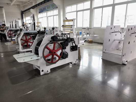 CMYK Flexo Yazıcı Kağıt Alışveriş Çantası Yapma Makinesi 50Hz 60Hz Güç kaynağı Toplam Güç 15 KW Büyük ölçekli ambalajlama için uygundur