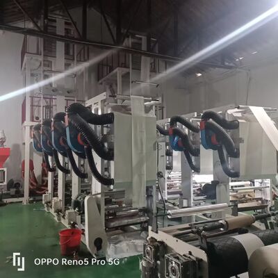 Filmi çıkartma makinesinin çapı 55mm 2 veya 65mm 2mm Film çıkartma makinesinin toplam gücü 11-21kw Plastik film çıkartma kapasitesi 100 ila 500 Kg / saat