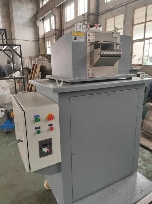 PE Film Ekstruder Makinesi Atık PVC Boru PP Torba PET Şişe Plastik Geri Dönüşüm Makinası