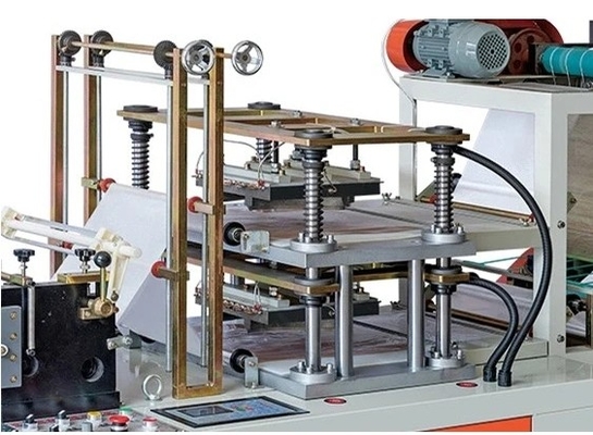 PLC Kontrollü PE Polietilen Eldiven Yapma Makinesi # polietilen taşıma çantası yapma makinesi # 3600 * 1500 * 1950mm Boyut