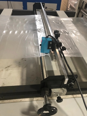 220 V 50 HZ Rulo Üzerinde Plastik Takım Elbise Örtüsü Çanta Yapma Makinesi Statik Elektrik Eliminasyonlu # Takım Elbise Örtüsü Kağıt Taşıma Çantası Yap