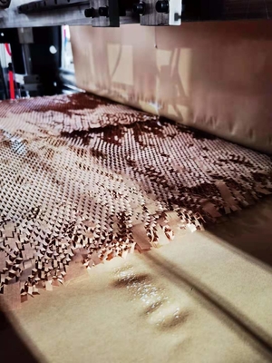 Çevre Dostu Kraft Kağıt Torba Yapma Makinesi Yastıklı Kurye Teslimat Zarfı Petek